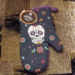 4/$30 New Colourful Skull Print Oven Mitt - Single